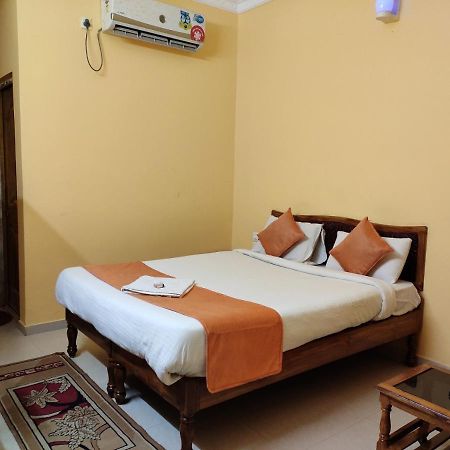 Hotel Sambit International, Near Sea Beach Пури Екстериор снимка