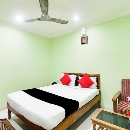 Hotel Sambit International, Near Sea Beach Пури Екстериор снимка