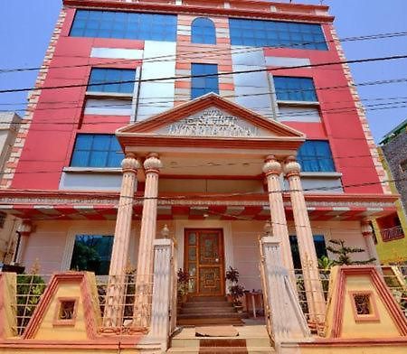 Hotel Sambit International, Near Sea Beach Пури Екстериор снимка