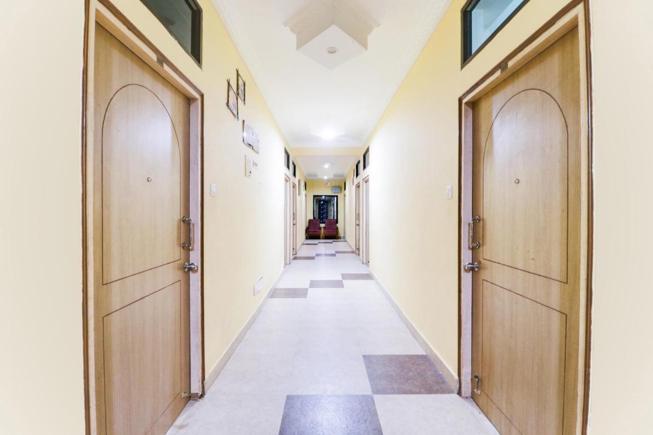 Hotel Sambit International, Near Sea Beach Пури Екстериор снимка
