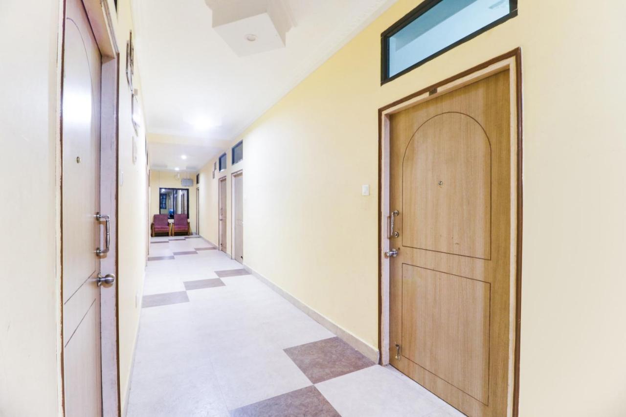 Hotel Sambit International, Near Sea Beach Пури Екстериор снимка
