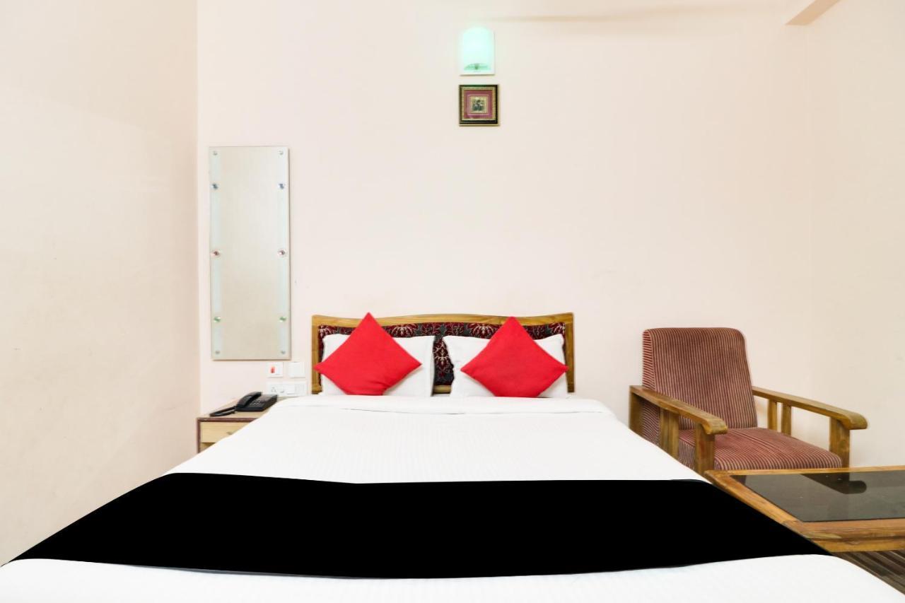 Hotel Sambit International, Near Sea Beach Пури Екстериор снимка